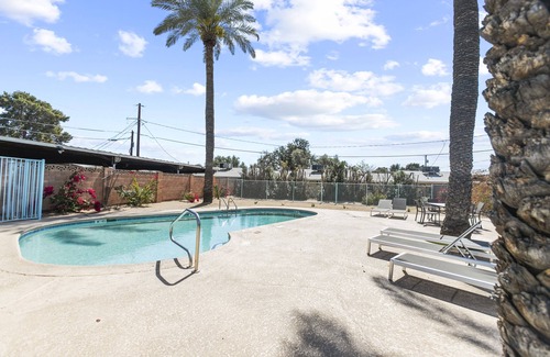 Camelback East Apartamento | Citrus Blossom 1BR Condo with Pool