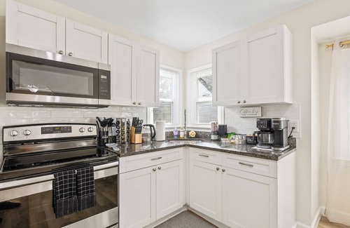 Sulphur Springs Casa | Citrus Grove Retreat: Fun, Relaxation, & Sunshine - 3bdr 2ba
