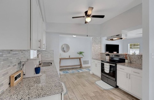 Goldenrod Casa | Citrus Oasis: 4BR Pool Home