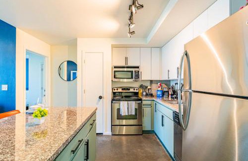 Evans Churchill Apartamento | City 2BR Near DT with Balcony Gym Pool Parking WD