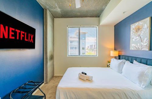 Evans Churchill Apartamento | City 2BR Near DT with Balcony Gym Pool Parking WD