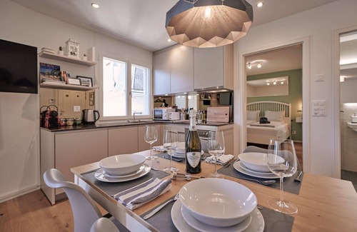 Unterseen Apartamento | City Center Apartment with Mountain View, Historic Building, Old Town