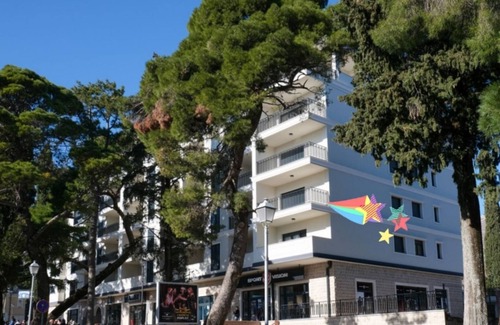 Trebinje Apartamento | City Center Elegant 1BR Apartment w / Pool