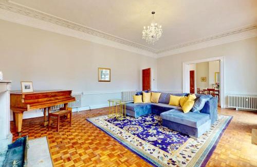 Hope Street Casa | City Central Georgian House with Parking