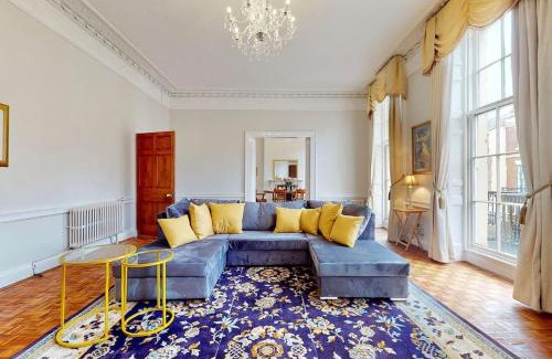 Hope Street Casa | City Central Georgian House with Parking