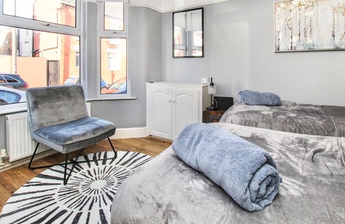 Warrington Otro | City Centre 3 Bed House for Large Groups and Contractors
