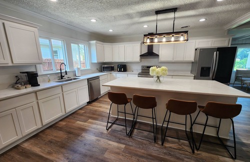 Wilson Casa | City Charmer, Walk to downtown Wilson, 2800 sf Duplex with detached garage!