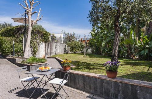 Picanello-Ognina-Barriera-Canalicchio Apartamento | City Cottage with Garden & Pool by Wonderful Italy