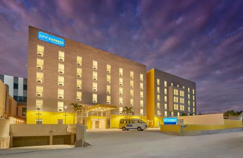 Alfredo V. Bonfil Hotel | City Express by Marriott Cancun Aeropuerto