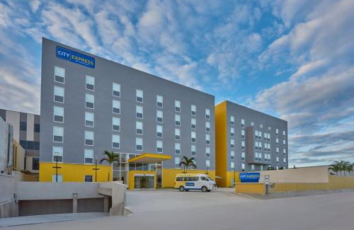 Alfredo V. Bonfil Hotel | City Express by Marriott Cancun Aeropuerto