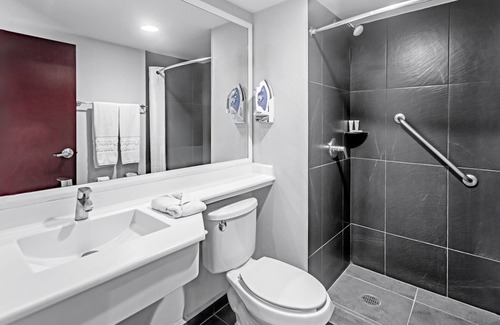 León Hotel | City Express by Marriott Leon