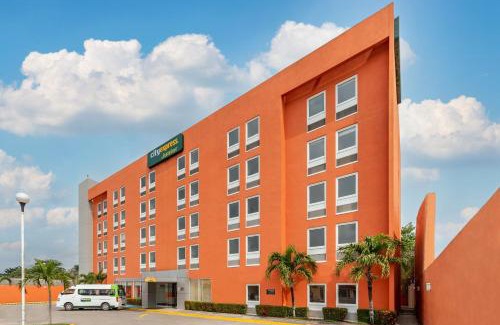 Veracruz Hotel | City Express Junior by Marriott Veracruz Aeropuerto