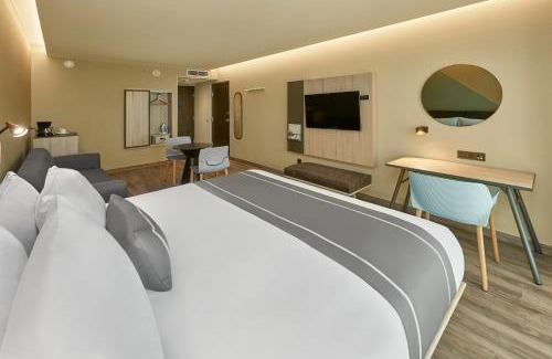 San Luis Potosí Hotel | City Express Plus by Marriott San Luis Potosi