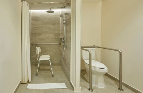 San Luis Potosí Hotel | City Express Plus by Marriott San Luis Potosí