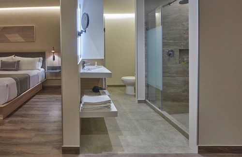 San Luis Potosí Hotel | City Express Plus by Marriott San Luis Potosí