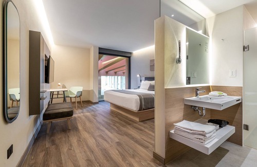 San Luis Potosí Hotel | City Express Plus by Marriott San Luis Potosí
