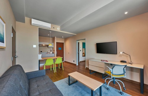 Zona Río Hotel | City Express Suites by Marriott Tijuana Rio