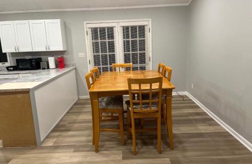 Greensboro Casa | City House in Forest