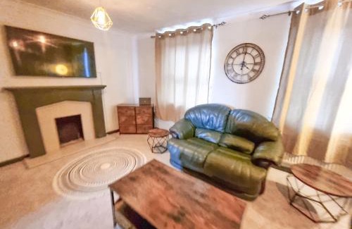 Milton Keynes Casa | City House in Nice Area - Smart TV's, 900mb Wifi