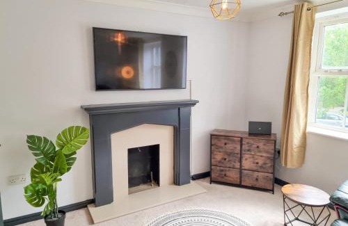 Milton Keynes Casa | City House in Nice Area - Smart TV's, 900mb Wifi