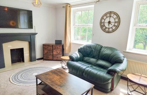 Milton Keynes Casa | City House in Nice Area - Smart TV's, 900mb Wifi