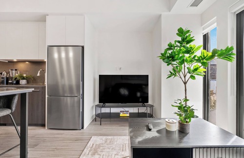 Eau Claire Apartamento | City Lights & River Sights 2BR, AC, XL Patio, Gym