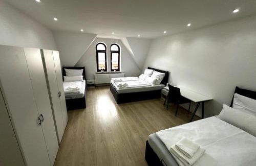 Neumuenster Apartamento | City Loft Neumünster 130 sqm Billard Tisch