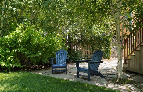 Cambridgeport Condominio | City Oasis with Yard and easy Walk To Harvard, MIT and Train