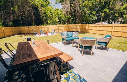 Charlotte Casa | City Retreat - 4 Bedroom Oasis with King & Private Yard near Downtown