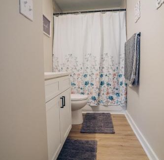 Charlotte Casa | City Retreat - 4 Bedroom Oasis with King & Private Yard near Downtown