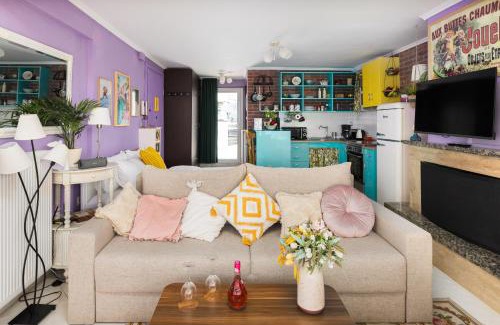Sykies Apartamento | City's Balcony, Iconic Friends Inspired Home, Most Epic View by #BiNoBi!