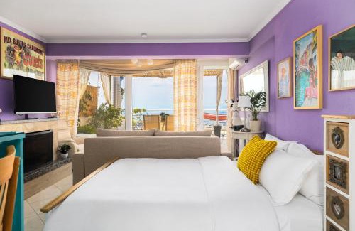 Sykies Apartamento | City's Balcony, Iconic Friends Inspired Home, Most Epic View by #BiNoBi!