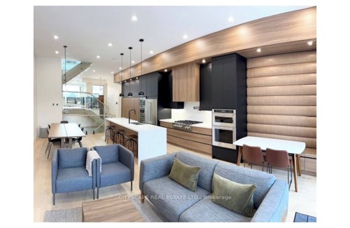 Old East York Casa | City Sanctuary: Stay & Unwind!
