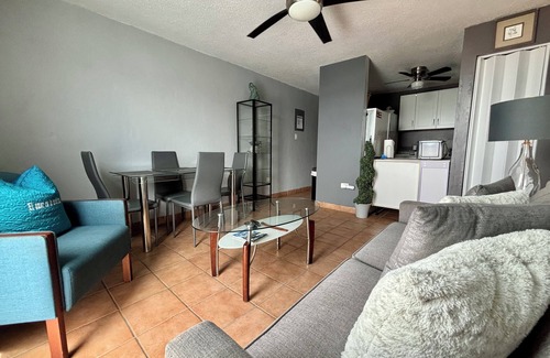 Rio Piedras Apartamento | City Skyline from 17th Floor - Parking & Gym