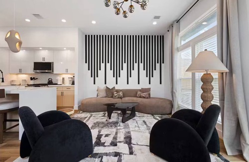 Northside Casa | City Stay Couples, Creators, and Cozy Hub in HTX