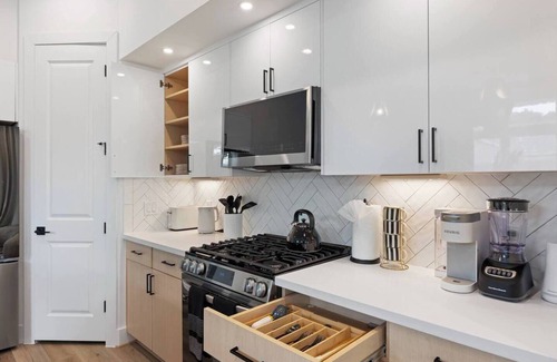 Northside Casa | City Stay Couples, Creators, and Cozy Hub in HTX