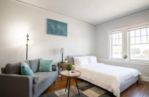 Peoria Apartamento | CITY VIBES - Modern Suite in the heart of Downtown