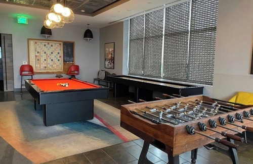 Downtown Baltimore Apartamento | City view close to M&TRavens stadium hospital adult nightlife and kid activities