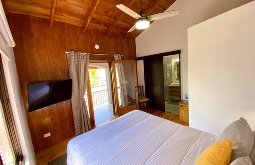 San Isidro Cama Y Desayuno | City view for a cozy Bedroom for Two