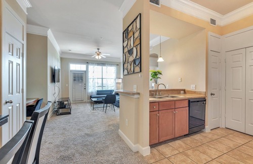Washington Ave./ Memorial Park Condominio | City View & Poolview Apartment With Full Kitchen 2 Bedroom Apts by Redawning