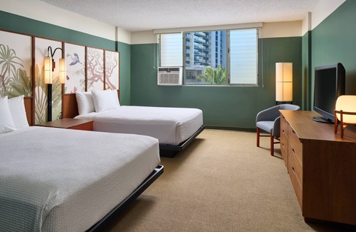 Ala Moana Hotel | City View Two Queens, 3 Units, Koi Pond & Garden Views, Poolside Relaxation