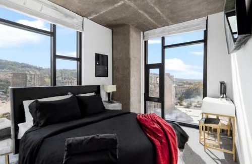 Five Points South Apartamento | City Views 2BR Floor-to-Ceiling Windows