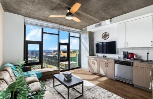 Five Points South Apartamento | City Views 2BR Floor-to-Ceiling Windows