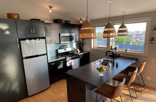 Munjoy Hill Apartamento | City & Water View - Charming 2-bedrooom AC, WiFi - walking distance to Old Port