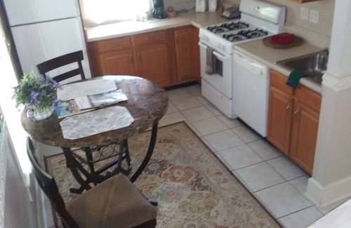 New Albany Apartamento | CityPlex # 2 2bed-2bath 2nd Floor Apt.