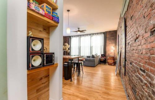 Bangor Apartamento | Cityscape Elegance - Stylish Skyline Views Retreat