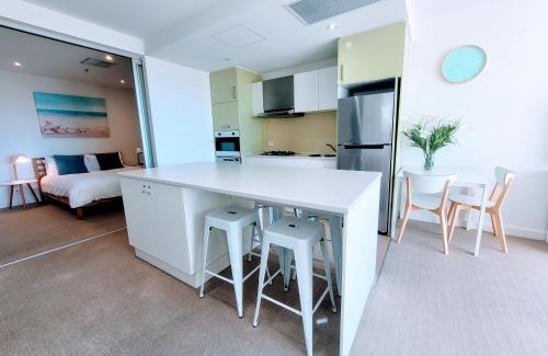 Glenelg Apartamento | CityViews @ Glenelg * Pool/Beach * Free Parking *
