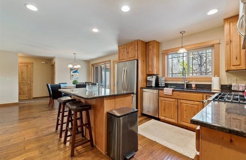 McCall Casa | **CJ's Lakeview Cabin HotTub Spotless! GameRoom Parking Stocked Kitchen**