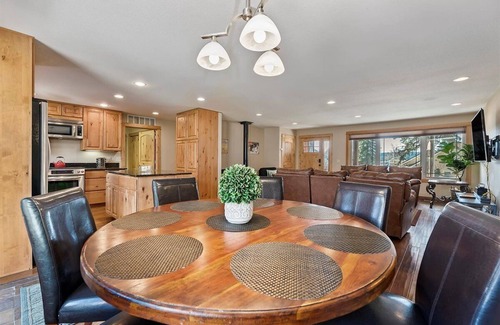 McCall Casa | **CJ's Lakeview Cabin HotTub Spotless! GameRoom Parking Stocked Kitchen**
