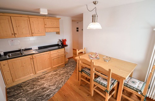 Raveo Apartamento | Cjase Fravins by Interhome